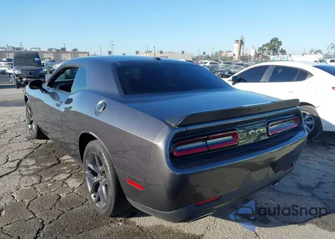 2021 Dodge Challenger Sxt z USA, uszkodzony, nr VIN 2C3CDZAG2MH573716